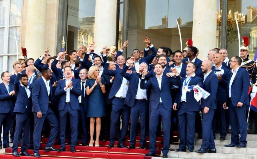 Doček za francuske nogometaše u Elizejskoj palači: Macron presretan 
